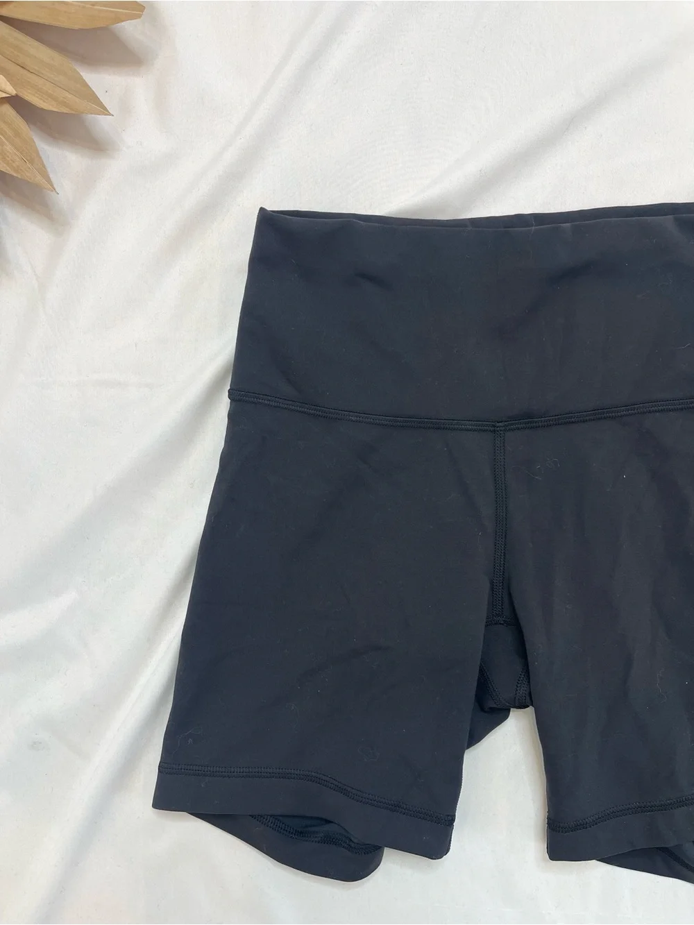 Lululemon Athletica Wunder Train Black High Rise 6” Biker Workout Shorts Size 6